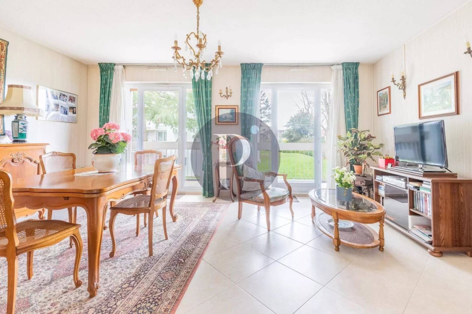 Квартира с 3 спальнями в Верьер-ле-Бьюиссон, Франция № 169370