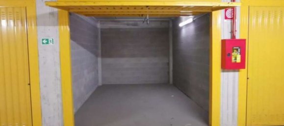 36m² Garage in Milan, Italy No. 359038 2