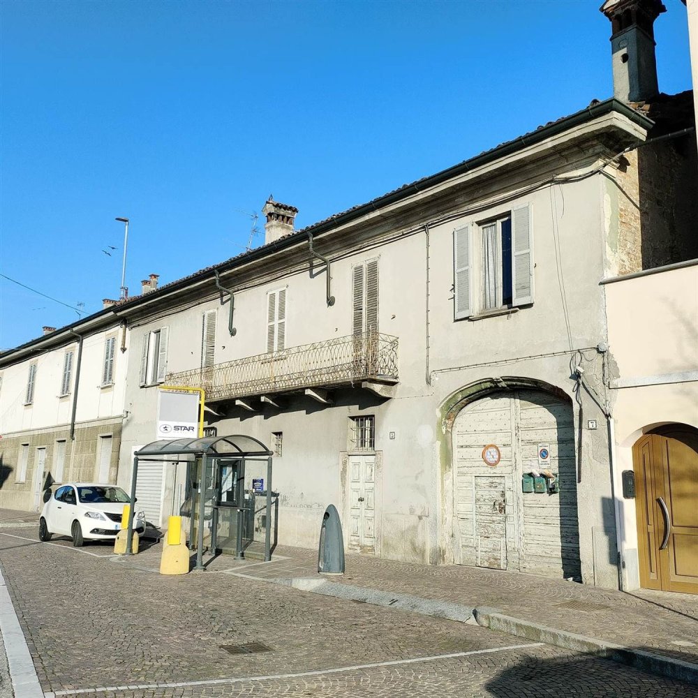 Edificio en Borghetto Lodigiano, Italy 600 m² No. 109601