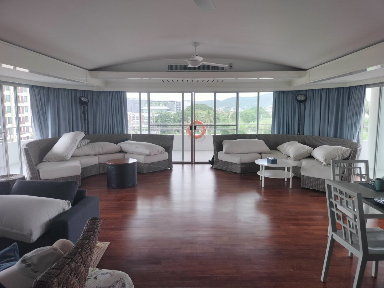 Кондоминиум  с 4 спальнями в Хуа Хин, Таиланд № 68131