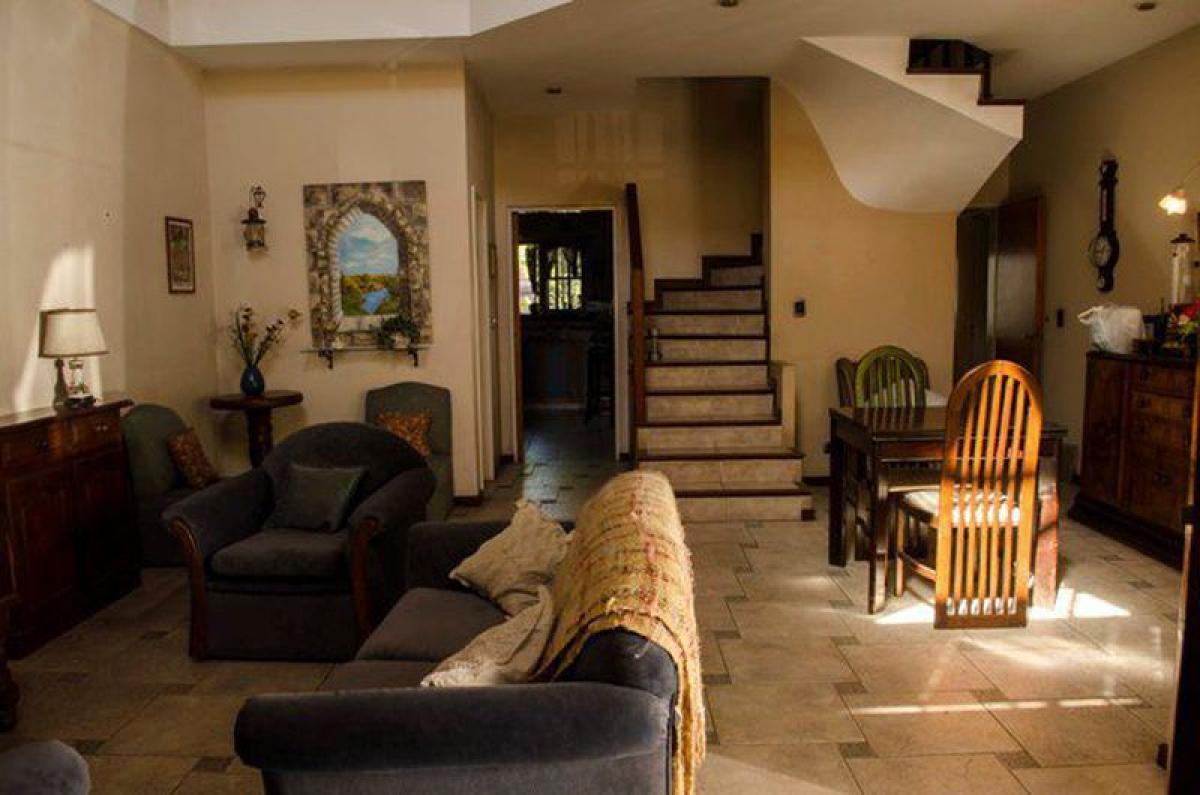 Дом с 4 спальнями в Висенте-Лопес, Аргентина № 17065