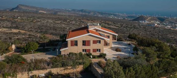 6 bedrooms House in Agios Athanasios, Cyprus No. 7099 5