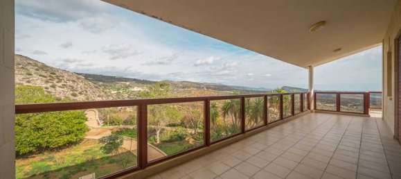 6 bedrooms House in Agios Athanasios, Cyprus No. 7099 11