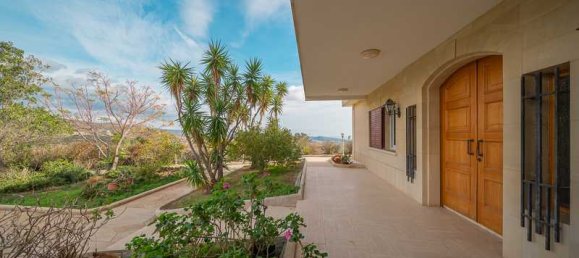 6 bedrooms House in Agios Athanasios, Cyprus No. 7099 2