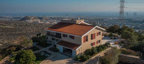 6 bedrooms House in Agios Athanasios, Cyprus No. 7099 3