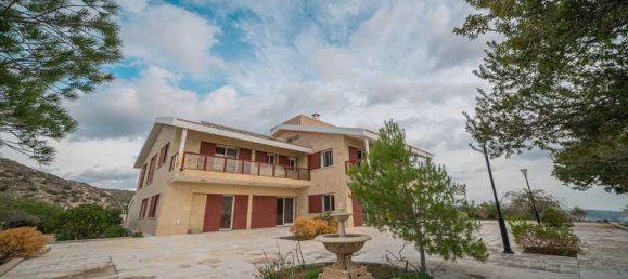 6 bedrooms House in Agios Athanasios, Cyprus No. 7099 8