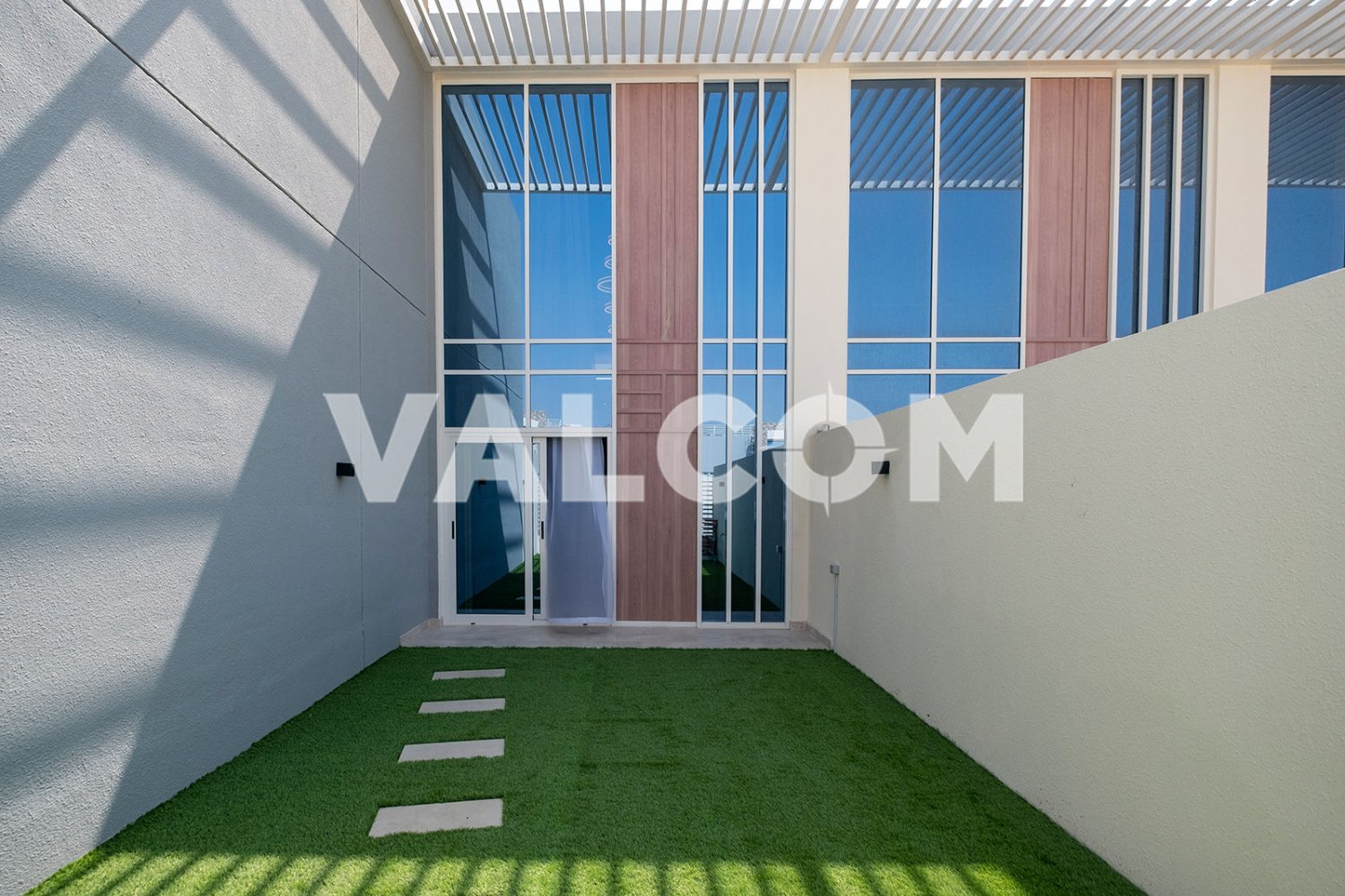 2 bedrooms Villa in Dubai Land, UAE No. 12870