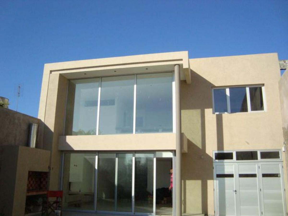 3 bedrooms House in Mar del Plata, Argentina No. 83694