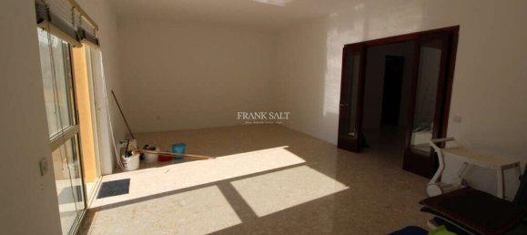 Bungalow de 3 dormitorios en Attard, Malta No. 11253 4