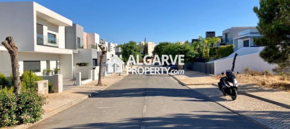 417m² Land in Quarteira, Portugal No. 127947 5