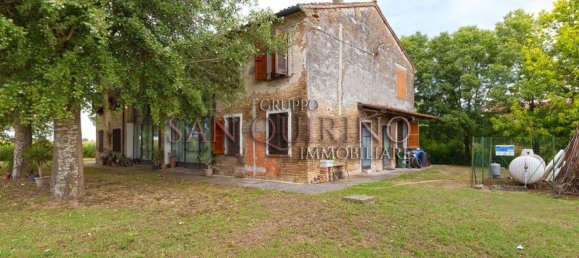 6 rooms House in Commessaggio, Italy No. 289896 2