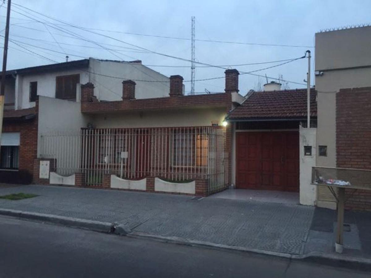 Casa de 2 dormitorios en Bermúdez, Argentina No. 64197