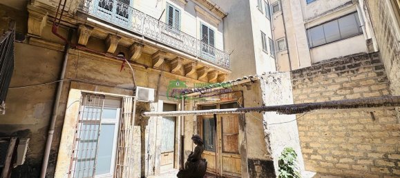 Casa de 10 habitaciónes en Vittoria, Italy No. 301525 2