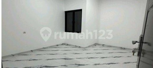 4 bedrooms House in Grogol Petamburan, Indonesia No. 1391 13