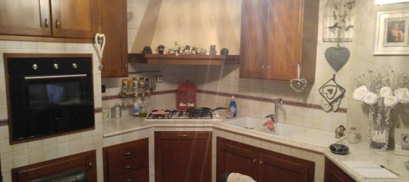 6 rooms Apartment in Massa, Italy No. 105725 2