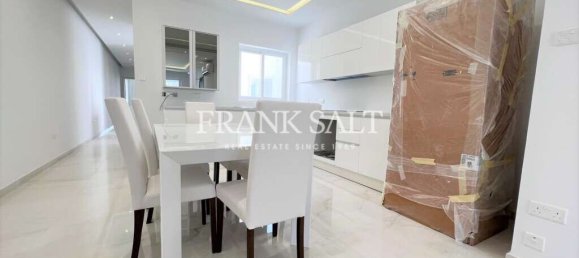 2 bedrooms Penthouse in Lija, Malta No. 4681 3