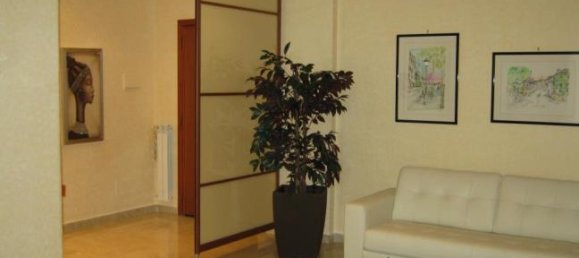 2 bedrooms Commercial property in Bari, Italy No. 252891 2