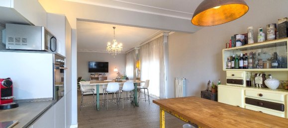 Apartamento de 5 habitaciónes en Prato, Italy No. 81782 4