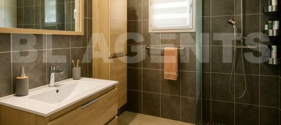 3 bedrooms House in Lisieux, France No. 297245 4