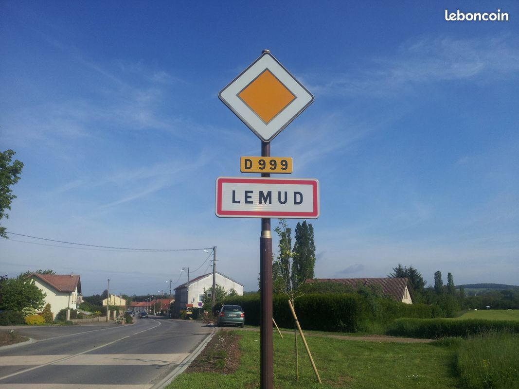 Terreno en Lemud, France 280 m² No. 72095