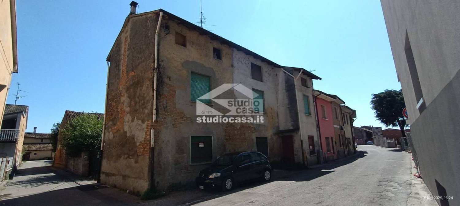 5 bedrooms Villa in San Bassano, Italy No. 391422