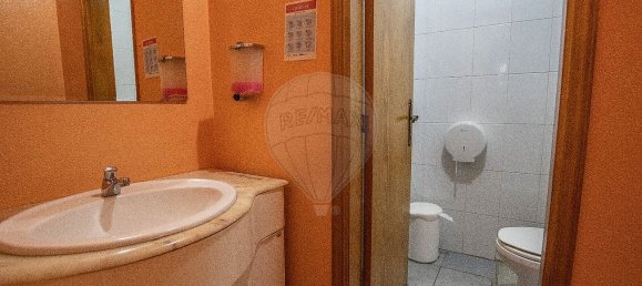 121m² Commercial property in Tondela, Portugal No. 32444 9