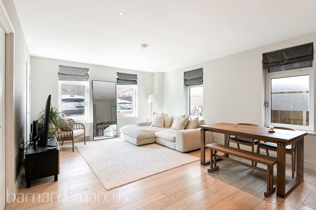 2 bedrooms Apartment in Esher, United Kingdom No. 9965