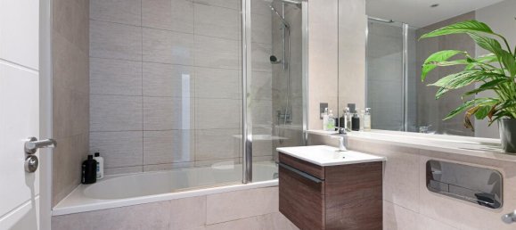 2 bedrooms Apartment in Esher, United Kingdom No. 9965 5