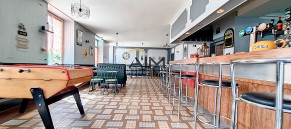 184m² Commercial property in Chateau-la-Valliere, France No. 152753 2