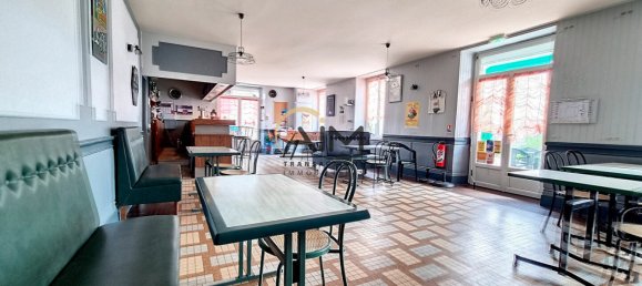 184m² Commercial property in Chateau-la-Valliere, France No. 152753 4