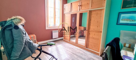 184m² Commercial property in Chateau-la-Valliere, France No. 152753 6