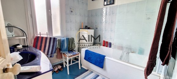 184m² Commercial property in Chateau-la-Valliere, France No. 152753 7