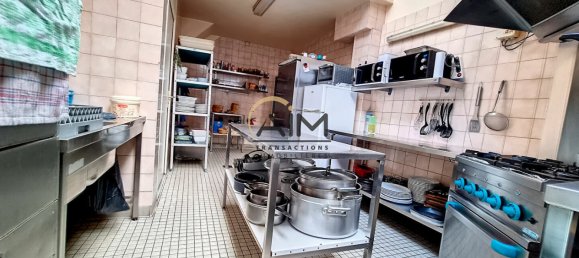 184m² Commercial property in Chateau-la-Valliere, France No. 152753 8