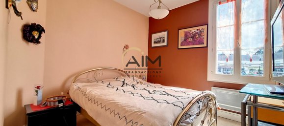 184m² Commercial property in Chateau-la-Valliere, France No. 152753 5