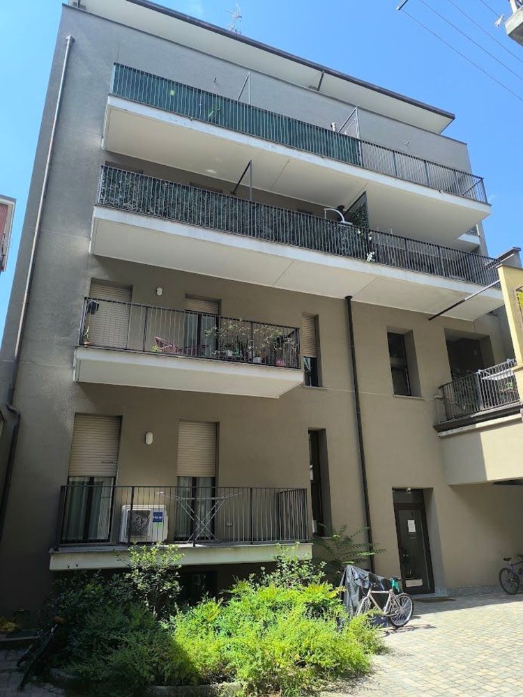Apartamento de 2 dormitorios en Milan, Italy No. 360706