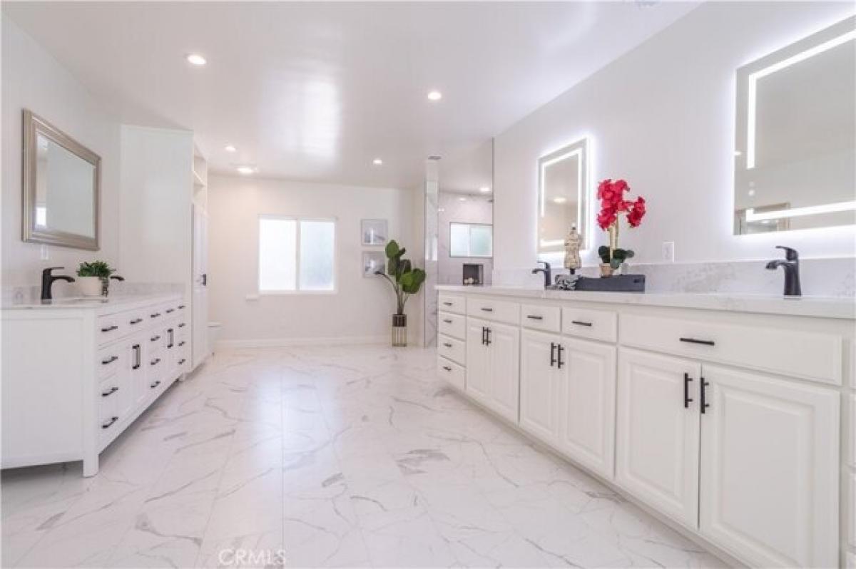 6 bedrooms House in Northridge, USA No. 421933