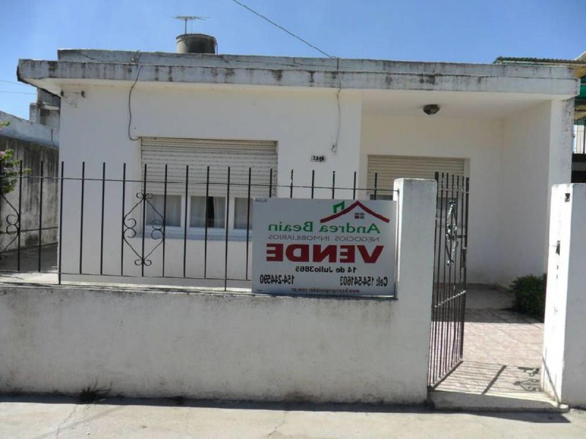 3 bedrooms House in Mar del Plata, Argentina No. 79713