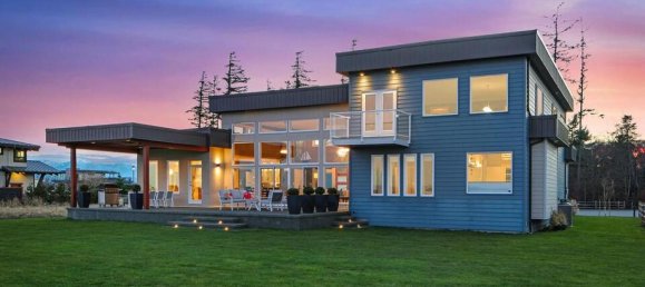 4 bedrooms House in British Columbia, Canada No. 1074 2