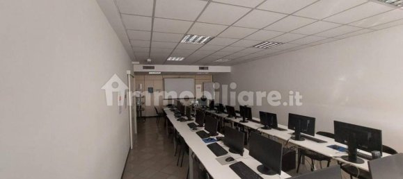 582m² Office in Piacenza, Italy No. 348320 8