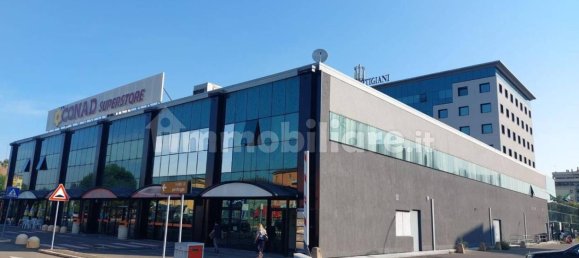 582m² Office in Piacenza, Italy No. 348320 2