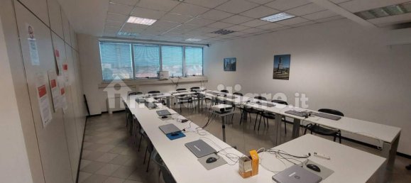 582m² Office in Piacenza, Italy No. 348320 10