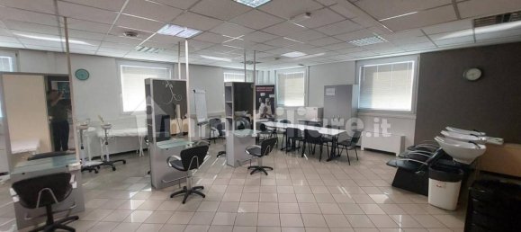 582m² Office in Piacenza, Italy No. 348320 4