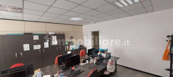 582m² Office in Piacenza, Italy No. 348320 7