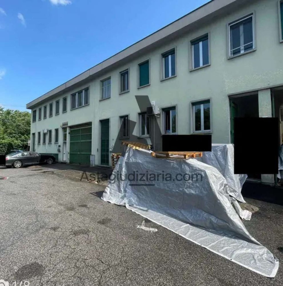 434m² Commercial property in Sesto San Giovanni, Italy No. 373630