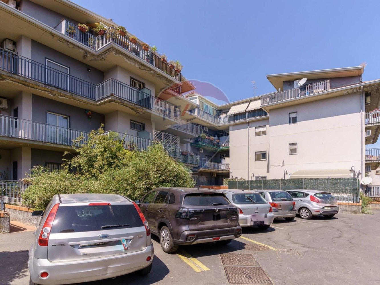 Квартира с 3 спальнями в Катания, Италия № 362002