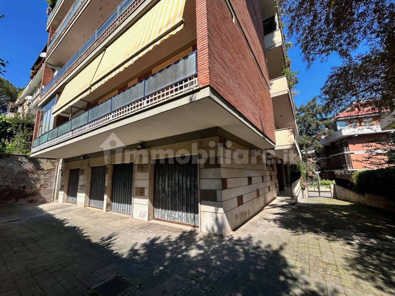 Garaje en Rome, Italy 18 m² No. 350718