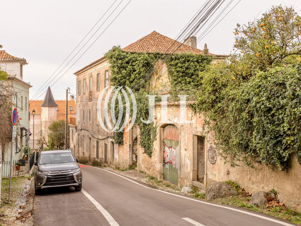 1295m² Building in Sintra, Portugal No. 110228