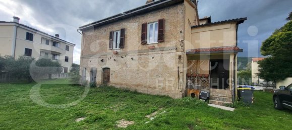 4 rooms House in Foligno, Italy No. 153261 3