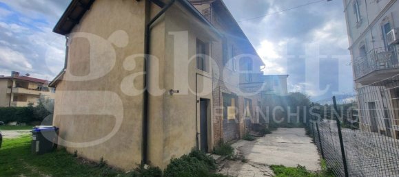 4 rooms House in Foligno, Italy No. 153261 4