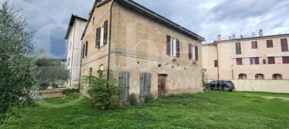 4 rooms House in Foligno, Italy No. 153261 2